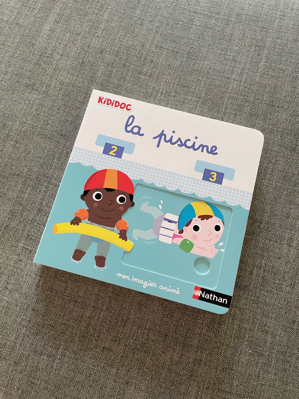 Kididoc Board Book - La Piscine